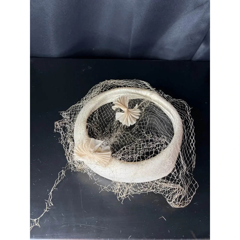 Vintage Cream Pillbox Fascinator Hat Birdcage Veil Pleated Bow Wedding Church